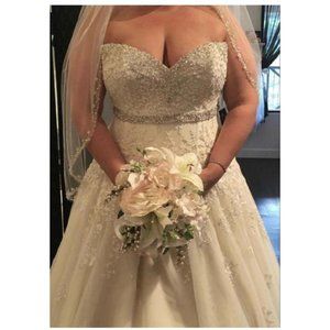 SOPHIA TOLLI MARQUESA SIZE 22 (STREET SIZE 18/20)